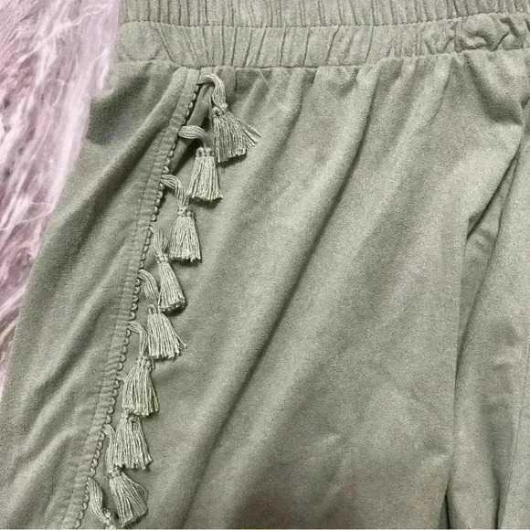 Soul Cake Women's Faux Suede Tassel Trim Shorts Size L Outdoor Beach Summer - Picture 8 of 10